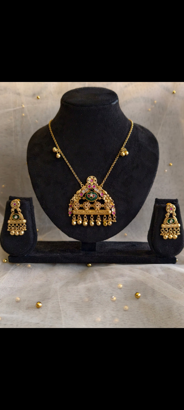 Heritage Pendant Set