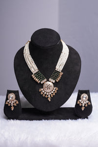 Kundan Emerald Necklace Set
