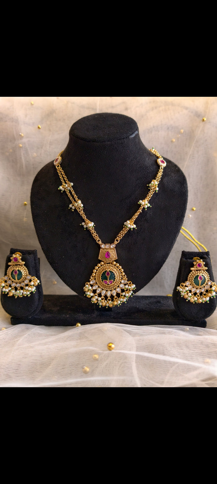 Heritage Pendant Set