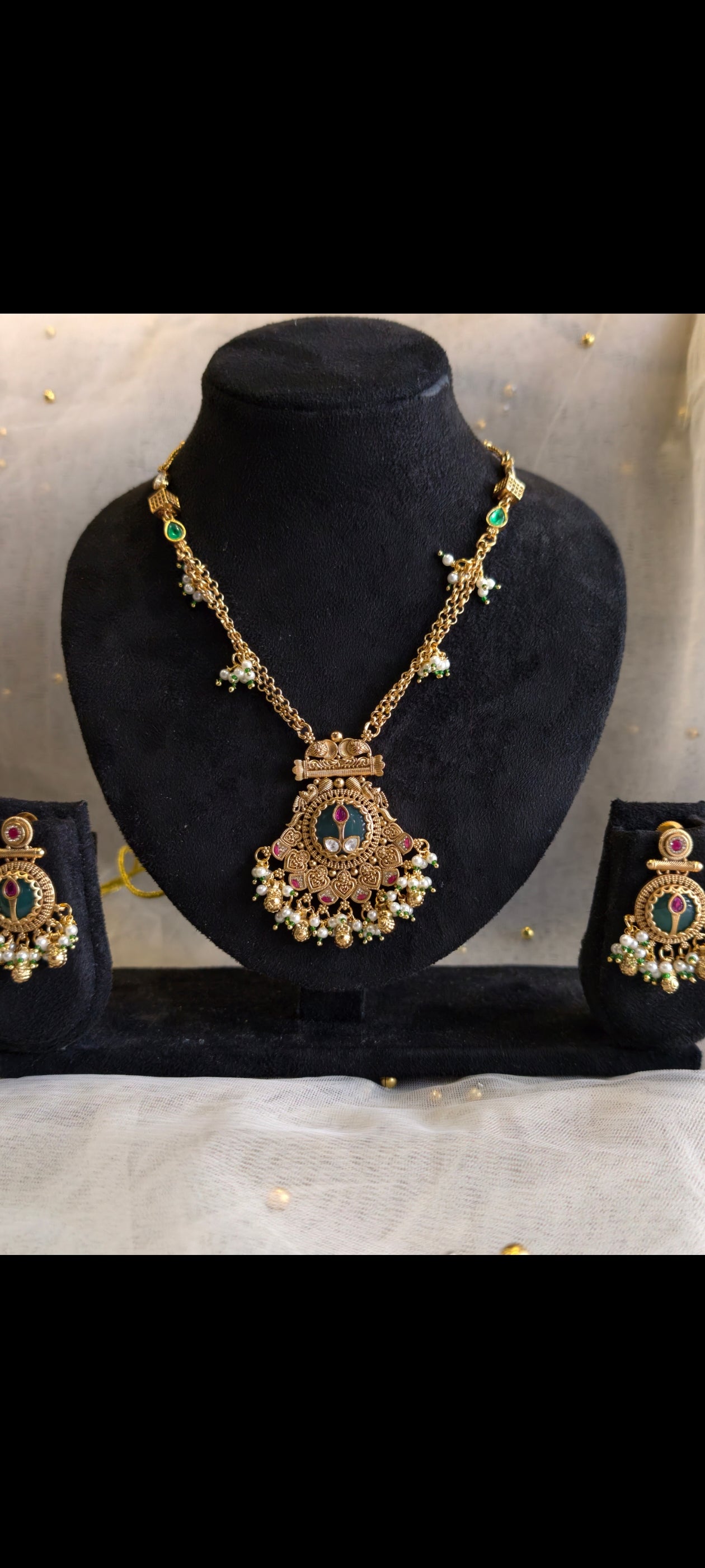 Heritage Pendant Set